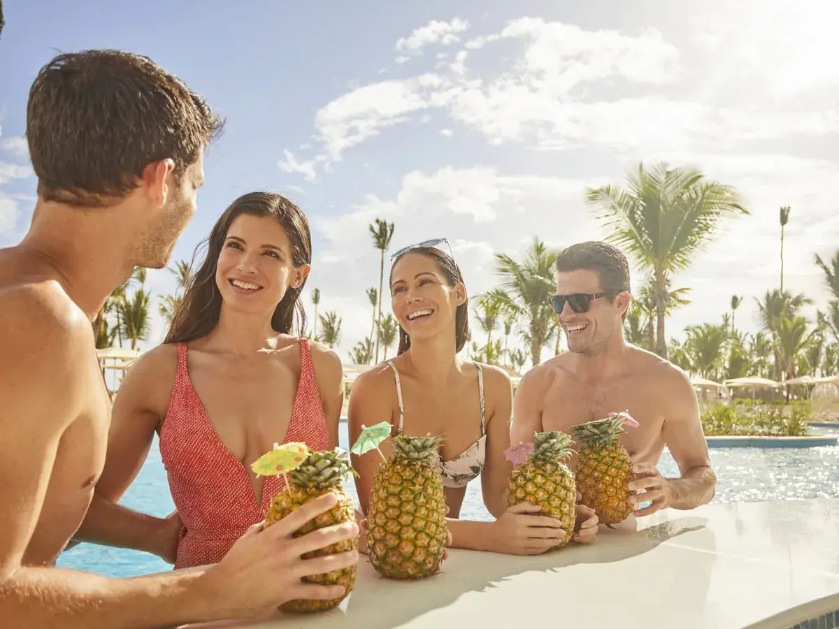Friends-by-the-pool-scaled_4x3