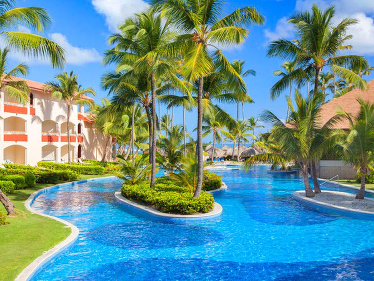 Magestic Colonial Pool