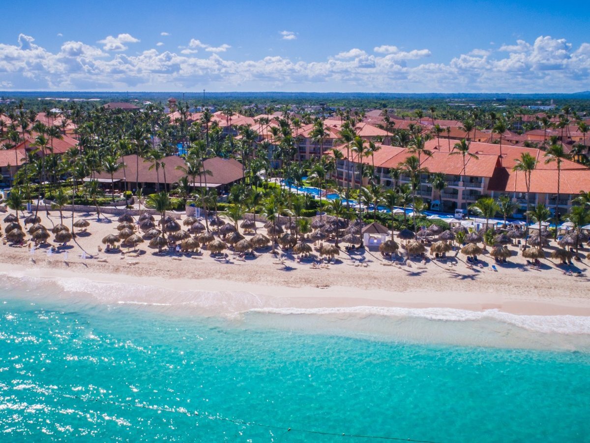 Majestic-Elegance-Punta-Cana-Beach-scaled_4x3