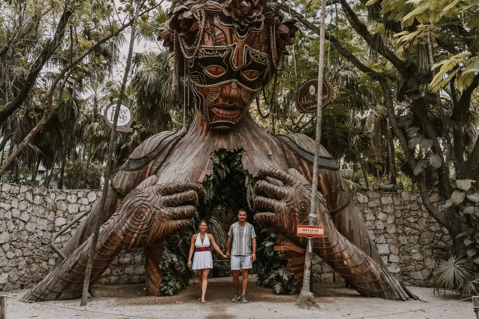 Tulum  statue